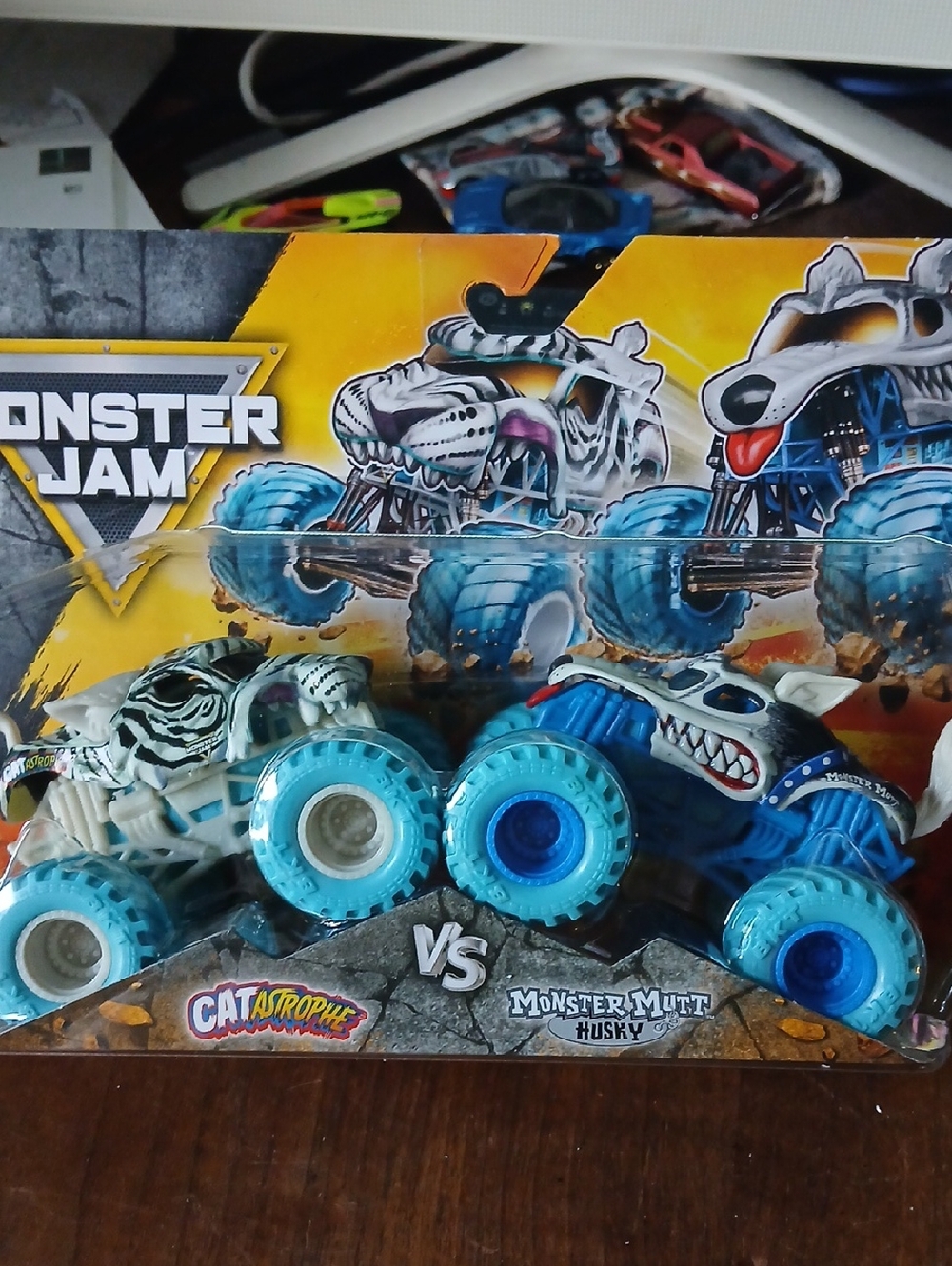Monster Jam 2-Pack - Blue Wheels Catastrophe & Monster Mutt Husky
